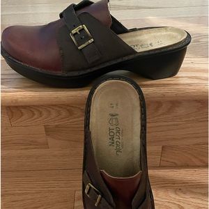 Genuine leather clogs